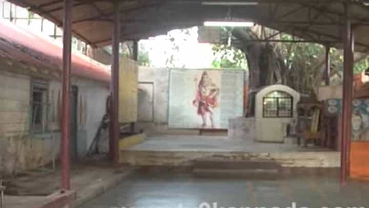 ಸೂರ್ಯ ಮತ್ತು ಚಂದ್ರಗ್ರಹಣಗಳಂದು ಹುಬ್ಬಳ್ಳಿಯ ಈಶ್ವರ ದೇವಸ್ಥಾನದಲ್ಲಿ ವಿಶೇಷ ಹೋಮ ಹವನಗಳು ನಡೆಯುತ್ತವೆ ಸೂರ್ಯ ಮತ್ತು ಚಂದ್ರಗ್ರಹಣಗಳಂದು ಹುಬ್ಬಳ್ಳಿಯ ಈಶ್ವರ ದೇವಸ್ಥಾನದಲ್ಲಿ ವಿಶೇಷ ಹೋಮ ಹವನಗಳು ನಡೆಯುತ್ತವೆ