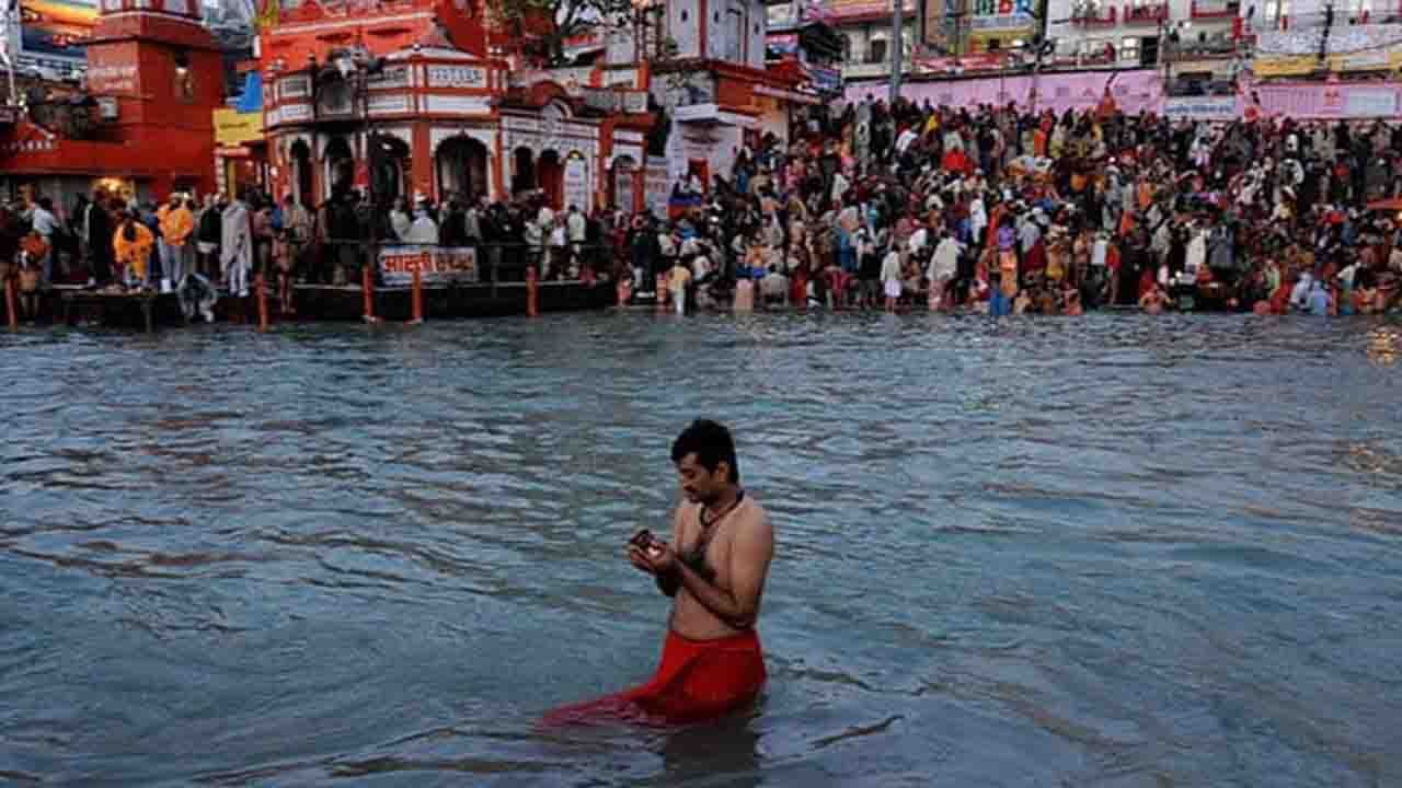 Holy Ganga Bath: ಗಂಗಾ ಸ್ನಾನ ಮಾಡುವುದರಿಂದ ಸ್ವರ್ಗ ಪ್ರಾಪ್ತಿಯಾಗುತ್ತಾ? ಶಿವ-ಪಾರ್ವತಿ ನಡುವಿನ ಈ ಪ್ರಸಂಗ ನೀಡುತ್ತೆ ಇದಕ್ಕೆ ಉತ್ತರ