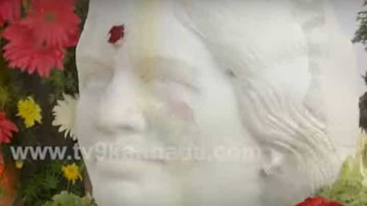ಅಮ್ಮನ ಕೊನೆಯಾಸೆಯನ್ನು ಈ ಮಕ್ಕಳು ಈಡೇರಿಸಿರುವ ರೀತಿ ಅಪೂರ್ವ ಮತ್ತು ಅನುಕರಣೀಯವಾದದ್ದು! ಅಮ್ಮನ ಕೊನೆಯಾಸೆಯನ್ನು ಈ ಮಕ್ಕಳು ಈಡೇರಿಸಿರುವ ರೀತಿ ಅಪೂರ್ವ ಮತ್ತು ಅನುಕರಣೀಯವಾದದ್ದು!