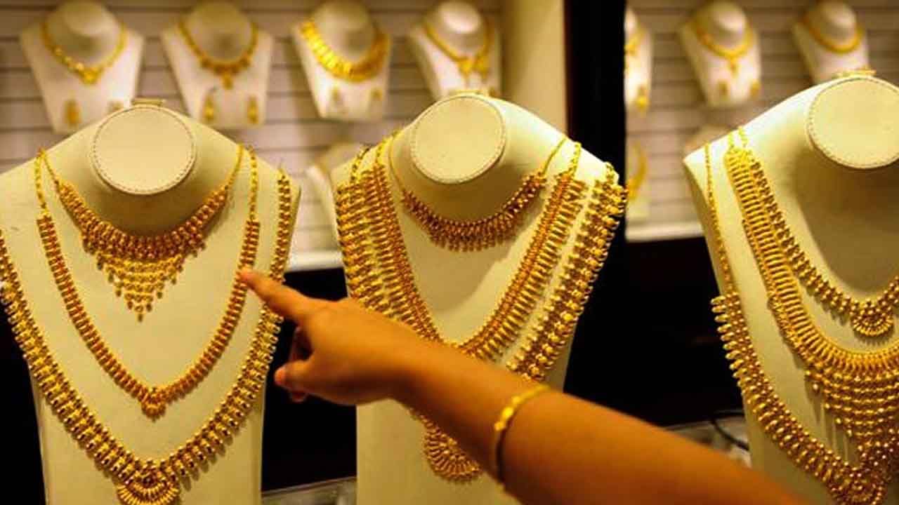 Gold Price Today: ಇಂದು ಚಿನ್ನ, ಬೆಳ್ಳಿ ದರದಲ್ಲಿ ಎಷ್ಟು ಏರಿಕೆಯಾಗಿದೆ ಗೊತ್ತಾ? Gold Price Today: ಇಂದು ಚಿನ್ನ, ಬೆಳ್ಳಿ ದರದಲ್ಲಿ ಎಷ್ಟು ಏರಿಕೆಯಾಗಿದೆ ಗೊತ್ತಾ?