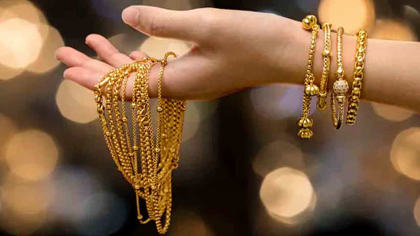 Gold Price Today: ಚಿನ್ನದ ದರ ಸ್ಥಿರ, ಬೆಳ್ಳಿ ಬೆಲೆಯಲ್ಲಿ ಇಳಿಕೆ; ಆಭರಣ ಖರೀದಿದಾರರಿಗೆ ಇಲ್ಲಿದೆ ಪೂರ್ಣ ಮಾಹಿತಿ