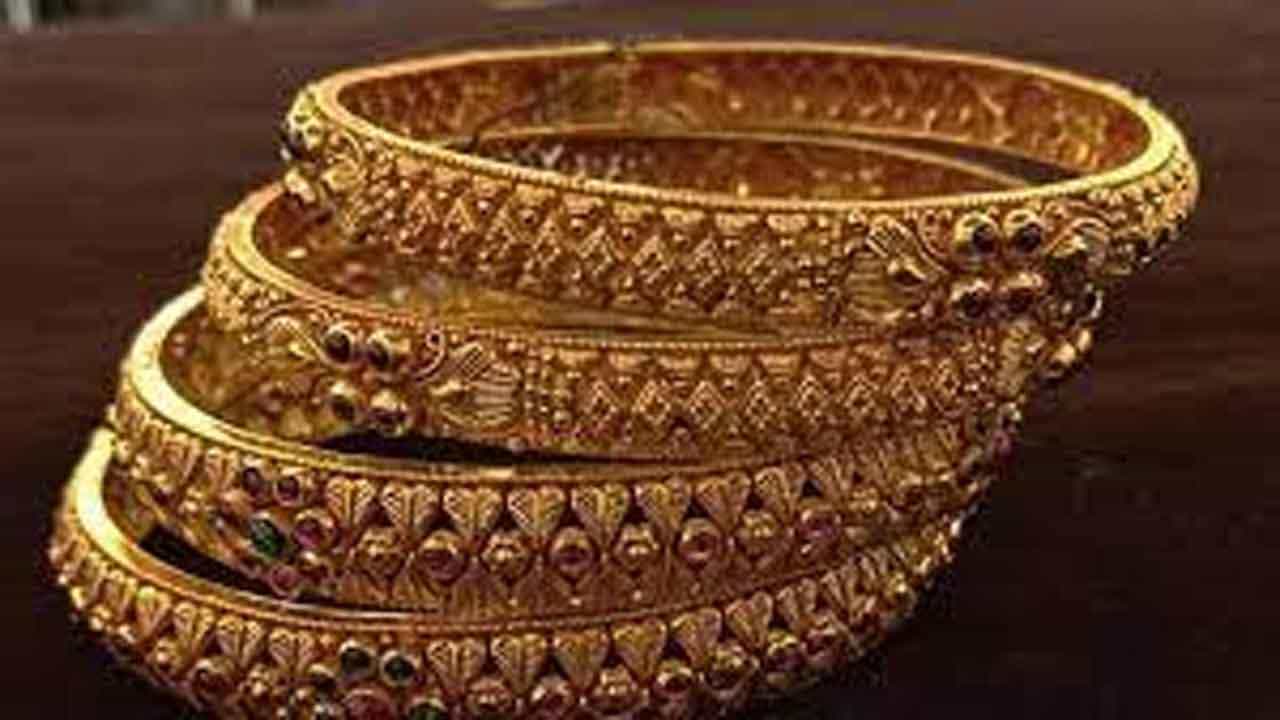 Gold Price Today: ಚಿನ್ನ ಖರೀದಿದಾರರಿಗೆ ಗುಡ್ ನ್ಯೂಸ್; ಮತ್ತಷ್ಟು ಇಳಿಕೆ ಕಂಡ ಚಿನ್ನ, ಬೆಳ್ಳಿ ದರ Gold Price Today: ಚಿನ್ನ ಖರೀದಿದಾರರಿಗೆ ಗುಡ್ ನ್ಯೂಸ್; ಮತ್ತಷ್ಟು ಇಳಿಕೆ ಕಂಡ ಚಿನ್ನ, ಬೆಳ್ಳಿ ದರ