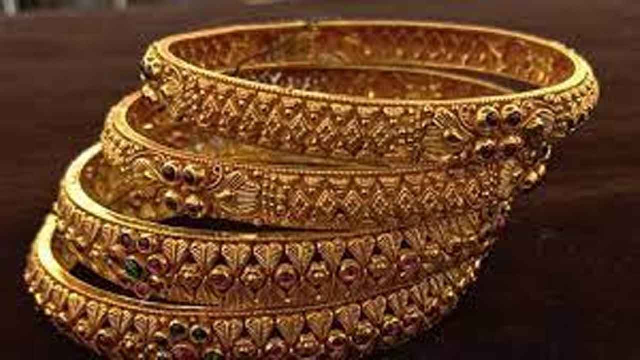 Gold Price Today: ಪ್ರಮುಖ ಎಲ್ಲಾ ಮಹಾ ನಗರಗಳಲ್ಲಿಯೂ ಇಂದು ಚಿನ್ನದ ದರ ಸ್ಥಿರ, ಬೆಳ್ಳಿ ದರದಲ್ಲಿ ಕೊಂಚ ಇಳಿಕೆ! Gold Price Today: ಪ್ರಮುಖ ಎಲ್ಲಾ ಮಹಾ ನಗರಗಳಲ್ಲಿಯೂ ಇಂದು ಚಿನ್ನದ ದರ ಸ್ಥಿರ, ಬೆಳ್ಳಿ ದರದಲ್ಲಿ ಕೊಂಚ ಇಳಿಕೆ!