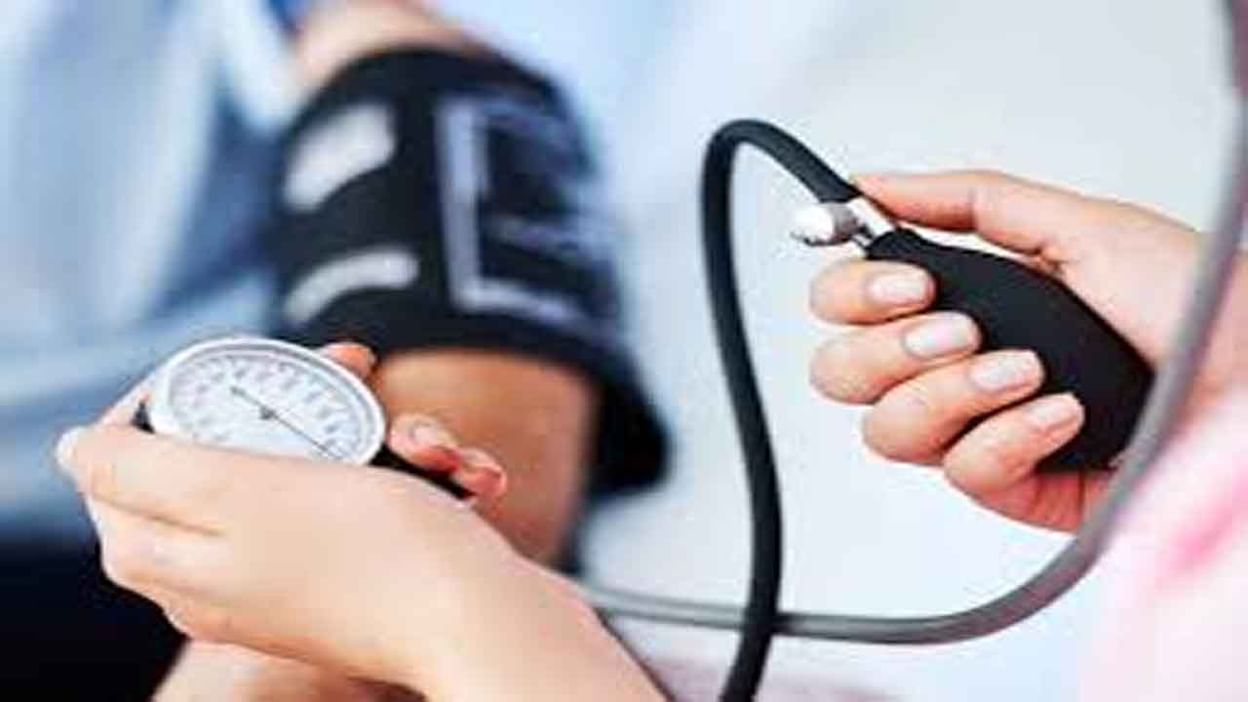 Health Tips: ಅಧಿಕ ರಕ್ತದೊತ್ತಡ ಸಮಸ್ಯೆ ನಿಂಯತ್ರಿಸಲು ಈ ಕೆಲವು ವಿಷಯಗಳು ಗಮನದಲ್ಲಿರಲಿ  | These tips for preventing hypertension check in kannada | TV9 Kannada