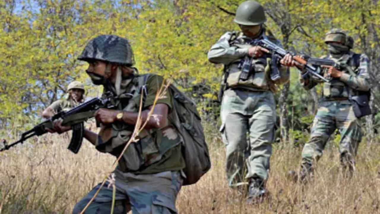 ಶೋಪಿಯಾನ್​ನಲ್ಲಿ ಸೇನೆಯಿಂದ ಮೂವರು ಉಗ್ರರ ಹತ್ಯೆ: ದೆಹಲಿಯಲ್ಲಿ ಓರ್ವ ಪಾಕ್ ನಾಗರಿಕ ಸೆರೆ, ಶಸ್ತ್ರಾಸ್ತ್ರ ವಶಕ್ಕೆ