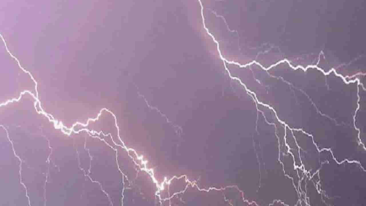 ಪಾಕಿಸ್ತಾನದಲ್ಲಿ ಮೂರು ಮನೆಗಳಿಗೆ ಬಡಿದ ಸಿಡಿಲು; ಮಕ್ಕಳು ಸೇರಿ 17 ಮಂದಿ ಸಾವು