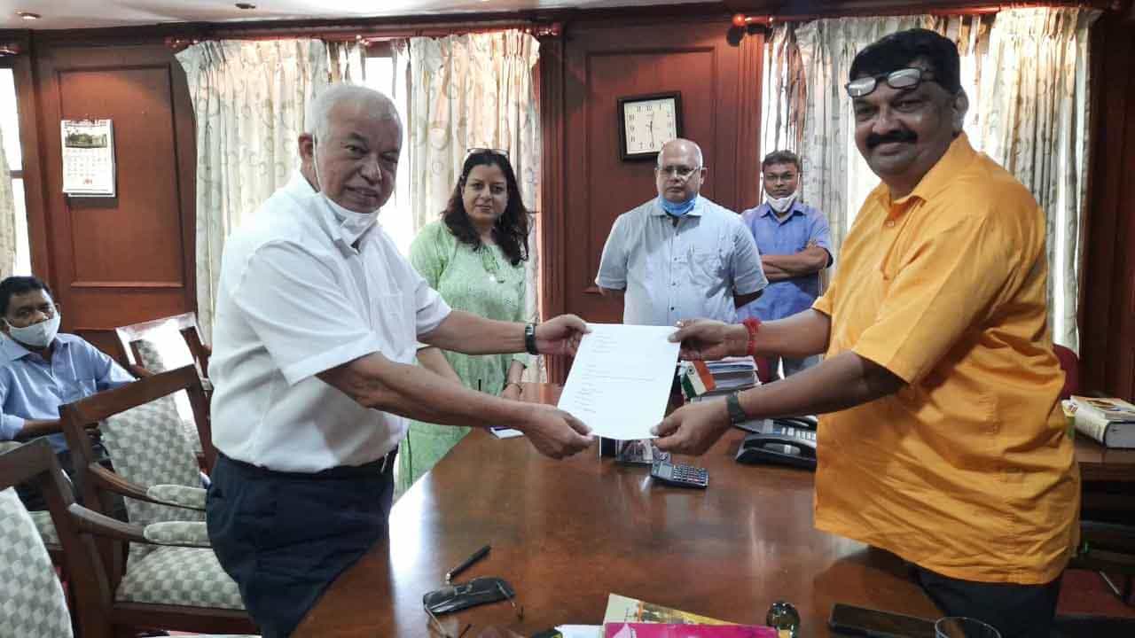 ಮಮತಾ ಬ್ಯಾನರ್ಜಿಯನ್ನು ಹೊಗಳಿದ ಬೆನ್ನಲ್ಲೇ ಗೋವಾದ ಕಾಂಗ್ರೆಸ್ ನಾಯಕ ರಾಜೀನಾಮೆ ಮಮತಾ ಬ್ಯಾನರ್ಜಿಯನ್ನು ಹೊಗಳಿದ ಬೆನ್ನಲ್ಲೇ ಗೋವಾದ ಕಾಂಗ್ರೆಸ್ ನಾಯಕ ರಾಜೀನಾಮೆ