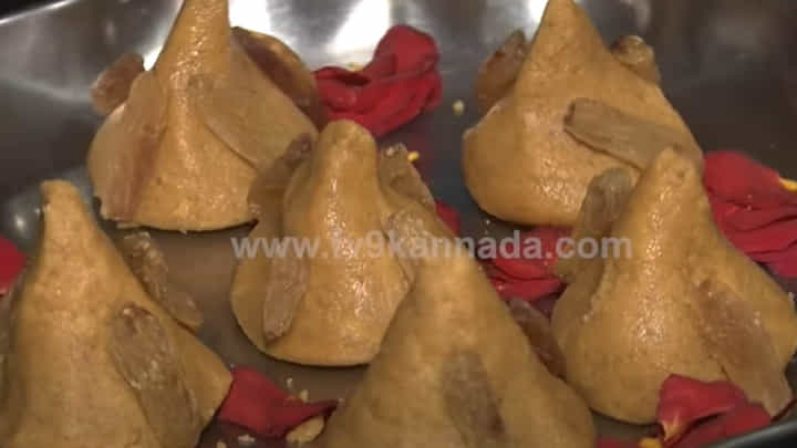 ಹುಬ್ಬಳ್ಳಿ ಸ್ಟೈಲ್ ಮೋದಕ ಮಾಡಲು ಈ ಸಾಮಾಗ್ರಿಗಳು ಬೇಕು ಹುಬ್ಬಳ್ಳಿ ಸ್ಟೈಲ್ ಮೋದಕ ಮಾಡಲು ಈ ಸಾಮಾಗ್ರಿಗಳು ಬೇಕು