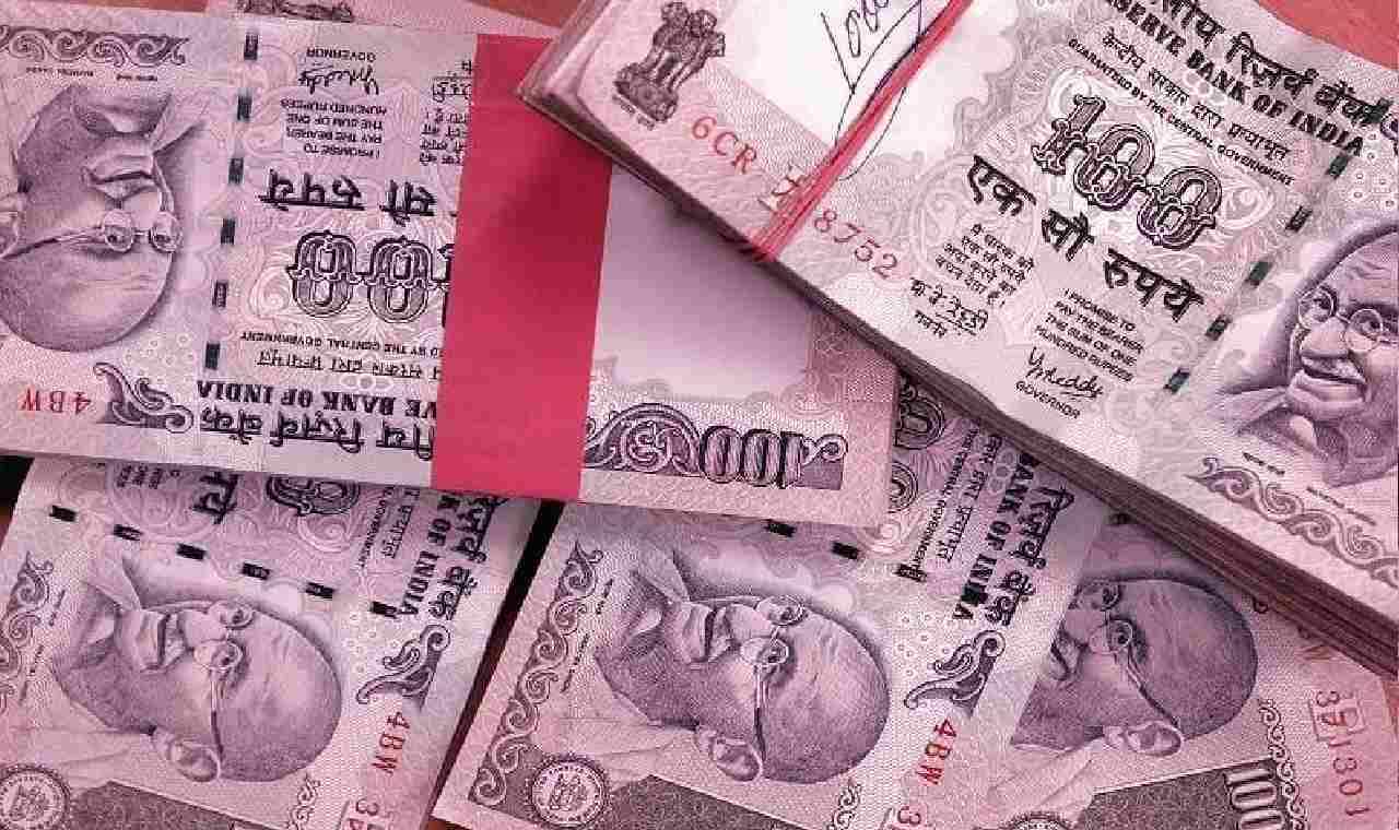 FD Rates: ನಗಣ್ಯ ಎನಿಸುವಂಥ ಬ್ಯಾಂಕ್ ಬಡ್ಡಿದರ ಕಾಲದಲ್ಲಿ ನಿವೃತ್ತರು ಪರಿಗಣಿಸಬೇಕಾದ ಪರ್ಯಾಯ ಮಾರ್ಗಗಳಿವು FD Rates: ನಗಣ್ಯ ಎನಿಸುವಂಥ ಬ್ಯಾಂಕ್ ಬಡ್ಡಿದರ ಕಾಲದಲ್ಲಿ ನಿವೃತ್ತರು ಪರಿಗಣಿಸಬೇಕಾದ ಪರ್ಯಾಯ ಮಾರ್ಗಗಳಿವು