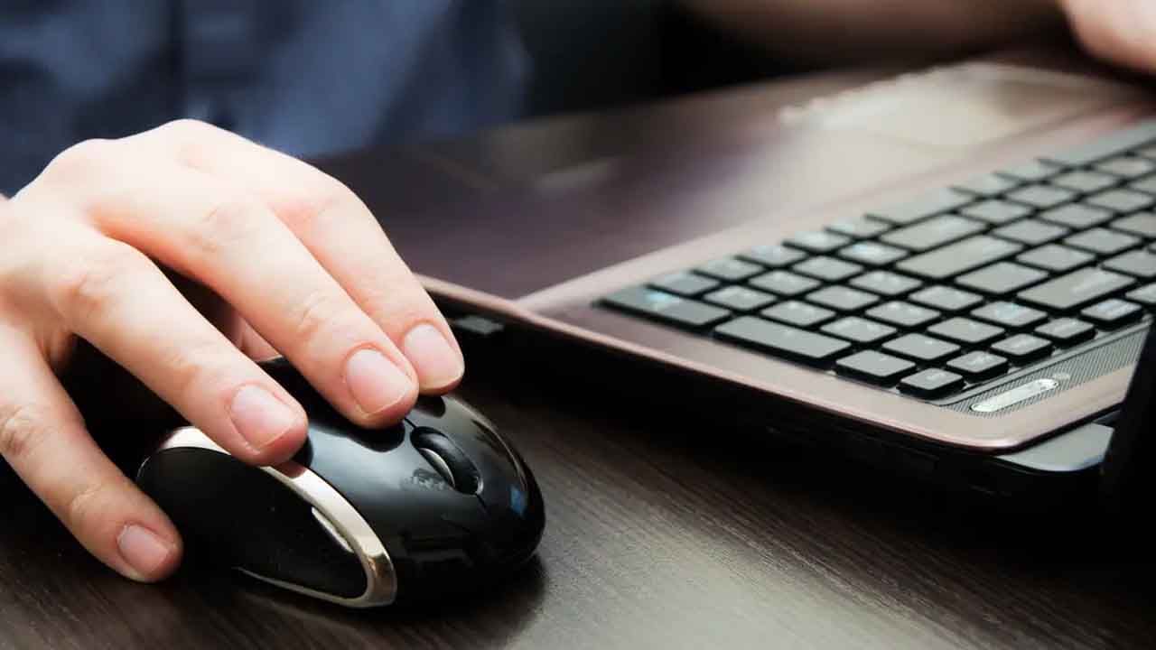 Computer Tips Part 1: ಮೌಸ್ ಬಳಸುವಾಗ ಈ ತಪ್ಪನ್ನು ಮಾಡದಿರಿ, ಆರೋಗ್ಯಕ್ಕೆ ತೊಂದರೆಯಾದೀತು Computer Tips Part 1: ಮೌಸ್ ಬಳಸುವಾಗ ಈ ತಪ್ಪನ್ನು ಮಾಡದಿರಿ, ಆರೋಗ್ಯಕ್ಕೆ ತೊಂದರೆಯಾದೀತು