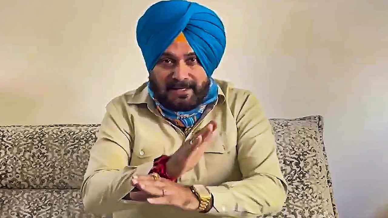 'ಹೈಕಮಾಂಡ್ ನಾಯಕರ ನಿರ್ಧಾರಕ್ಕೆ ಬದ್ಧ'; ರಾಜೀನಾಮೆ ಹಿಂಪಡೆಯುವ ಸುಳಿವು ನೀಡಿದ ನವಜೋತ್ ಸಿಂಗ್ ಸಿಧು 'ಹೈಕಮಾಂಡ್ ನಾಯಕರ ನಿರ್ಧಾರಕ್ಕೆ ಬದ್ಧ'; ರಾಜೀನಾಮೆ ಹಿಂಪಡೆಯುವ ಸುಳಿವು ನೀಡಿದ ನವಜೋತ್ ಸಿಂಗ್ ಸಿಧು