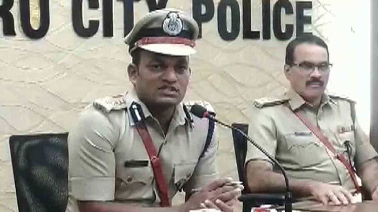 ಮಂಗಳೂರು: ವಿದ್ಯಾರ್ಥಿನಿಗೆ ಕಿರುಕುಳ ಪ್ರಕರಣ: ವಕೀಲ ರಾಜೇಶ್ ಭಟ್ ಸೇರಿ ನಾಲ್ವರ ವಿರುದ್ಧ ಎಫ್​ಐಆರ್; ತನಿಖೆಗೆ 3 ತಂಡ ರಚನೆ