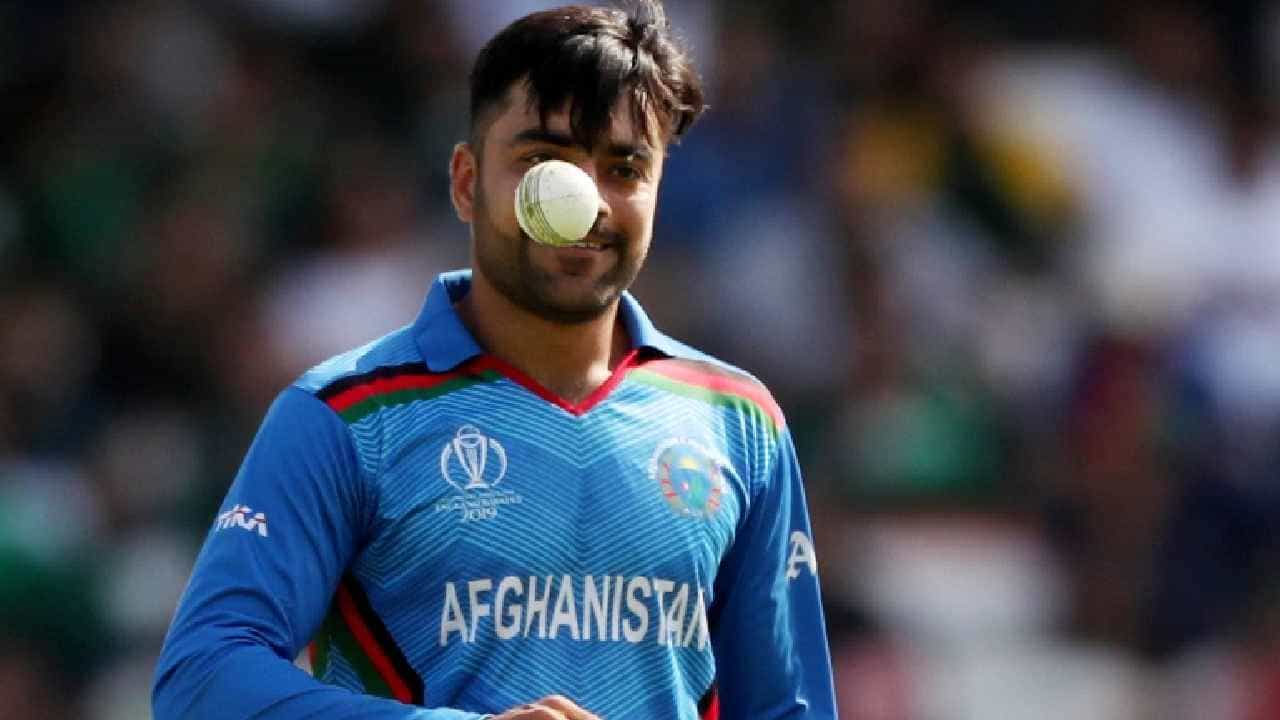 T20 ವಿಶ್ವಕಪ್ಗಾಗಿ ಅಫ್ಘಾನಿಸ್ತಾನ್ ತಂಡವನ್ನು ಪ್ರಕಟಿಸಲಾಗಿದೆ. ಸ್ಟಾರ್ ಆಟಗಾರರನ್ನು ಒಳಗೊಂಡಿದ್ದ ಈ ತಂಡವನ್ನು ಮ್ಯಾಜಿಕಲ್ ಸ್ಪಿನ್ನರ್ ರಶೀದ್ ಖಾನ್ ಮುನ್ನಡೆಸಲಿದ್ದಾರೆ ಎಂದು ತಿಳಿಸಲಾಗಿತ್ತು. ಆದರೆ ತಂಡ ಪ್ರಕಟಗೊಂಡ ಬೆನ್ನಲ್ಲೇ ರಶೀದ್ ಖಾನ್ ನಾಯಕತ್ವ ಸ್ಥಾನಕ್ಕೆ ರಾಜೀನಾಮೆ ನೀಡಿದ್ದಾರೆ.