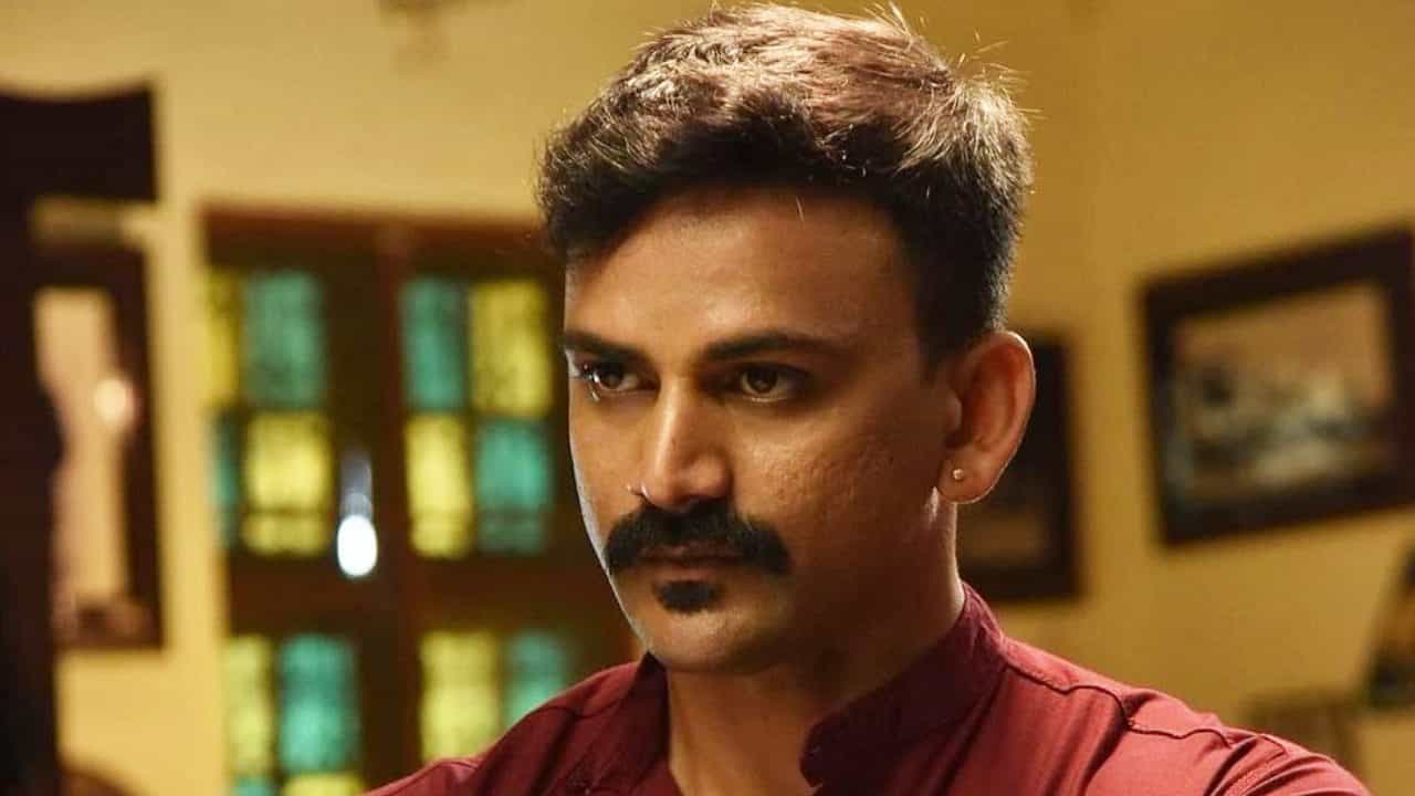 ಎಲ್ಲಾ ಭಾಷೆಯನ್ನು ಗೌರವಿಸುತ್ತೇವೆ ಆದರೆ ಯಾವುದೇ ಹೇರಿಕೆ ಸಲ್ಲದು: ಹಿಂದಿ ಹೇರಿಕೆಯ ವಿರುದ್ಧ ನಟ ಧನಂಜಯ ಕಿಡಿ ಎಲ್ಲಾ ಭಾಷೆಯನ್ನು ಗೌರವಿಸುತ್ತೇವೆ ಆದರೆ ಯಾವುದೇ ಹೇರಿಕೆ ಸಲ್ಲದು: ಹಿಂದಿ ಹೇರಿಕೆಯ ವಿರುದ್ಧ ನಟ ಧನಂಜಯ ಕಿಡಿ