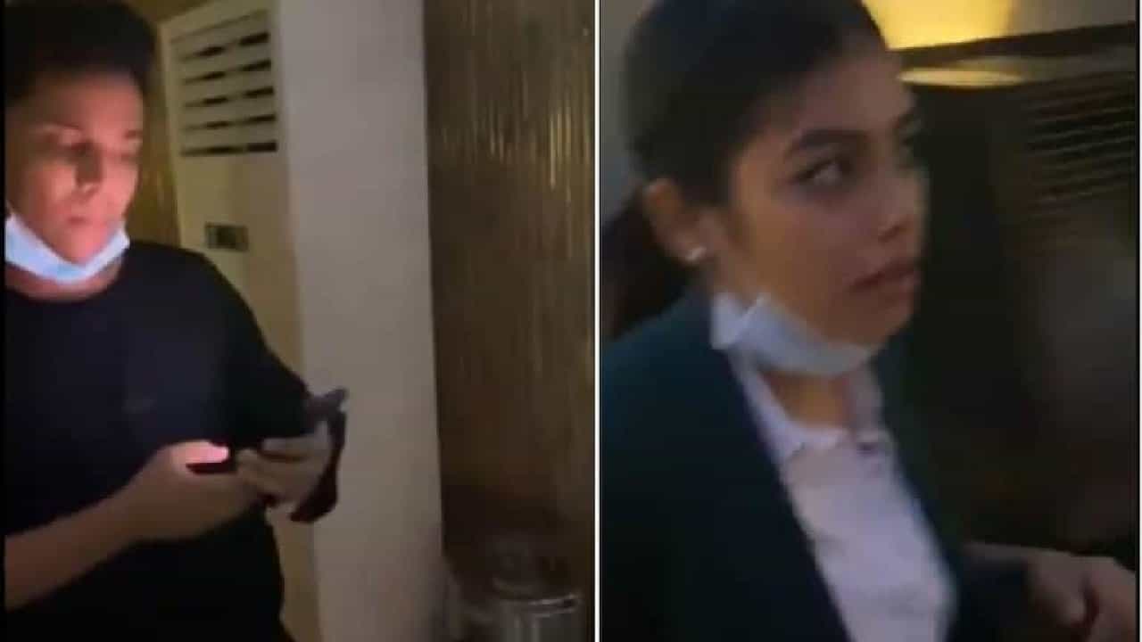 Viral Video: ಸೀರೆಯುಟ್ಟ ಮಹಿಳೆಗೆ ದೆಹಲಿಯ ರೆಸ್ಟೋರೆಂಟ್ನಲ್ಲಿ ನೋ ಎಂಟ್ರಿ; ವೈರಲ್ ವಿಡಿಯೋಗೆ ಭಾರೀ ವಿರೋಧ Viral Video: ಸೀರೆಯುಟ್ಟ ಮಹಿಳೆಗೆ ದೆಹಲಿಯ ರೆಸ್ಟೋರೆಂಟ್ನಲ್ಲಿ ನೋ ಎಂಟ್ರಿ; ವೈರಲ್ ವಿಡಿಯೋಗೆ ಭಾರೀ ವಿರೋಧ