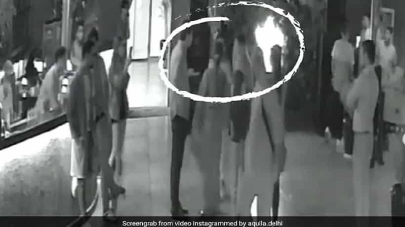 ಸೀರೆಯಿಂದ ವಿವಾದಕ್ಕೀಡಾದ ದೆಹಲಿ ರೆಸ್ಟೋರೆಂಟ್; ತಾನೇ ಮ್ಯಾನೇಜರ್ಗೆ ಹೊಡೆದು, ಸುಳ್ಳು ಆರೋಪ ಮಾಡಿದರಾ ಮಹಿಳೆ?