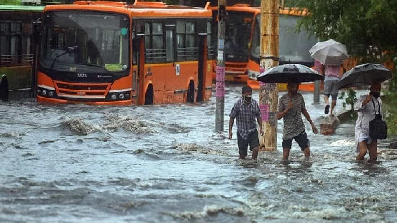 Karnataka Rain: ಮಳೆ: ಯಾವ ಜಿಲ್ಲೆಗಳಲ್ಲಿ ಯೆಲ್ಲೋ ಅಲರ್ಟ್? ಯಾವ ಜಿಲ್ಲೆಗಳಲ್ಲಿ ಆರೆಂಜ್ ಅಲರ್ಟ್? Karnataka Rain: ಮಳೆ: ಯಾವ ಜಿಲ್ಲೆಗಳಲ್ಲಿ ಯೆಲ್ಲೋ ಅಲರ್ಟ್? ಯಾವ ಜಿಲ್ಲೆಗಳಲ್ಲಿ ಆರೆಂಜ್ ಅಲರ್ಟ್?