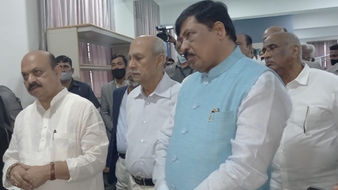 ನಾನು 35 ಮಾಕ್ಸ್ ಕೆಟಗೆರಿಯವನು ಅದಕ್ಕೆ ಕೈಗಾರಿಕಾ ಸಚಿವನಾದೆ; ಸಚಿವ ಮುರುಗೇಶ್ ನಿರಾಣಿ ನಾನು 35 ಮಾಕ್ಸ್ ಕೆಟಗೆರಿಯವನು ಅದಕ್ಕೆ ಕೈಗಾರಿಕಾ ಸಚಿವನಾದೆ; ಸಚಿವ ಮುರುಗೇಶ್ ನಿರಾಣಿ