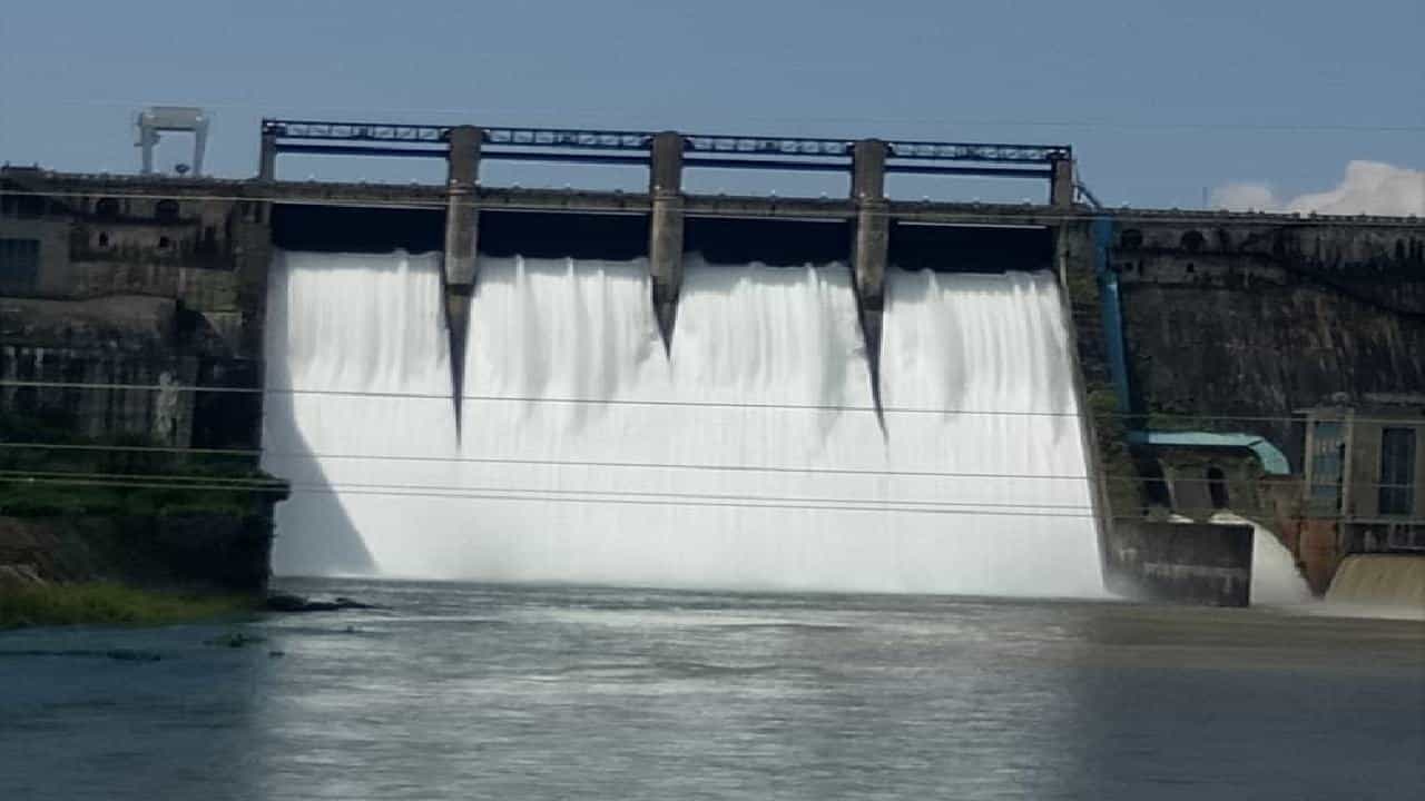 Karnataka Dams Water Level: ಮಳೆಯಿಂದ ಡ್ಯಾಂಗಳು ಭರ್ತಿ; ಕರ್ನಾಟಕದ ಜಲಾಶಯಗಳ ಇಂದಿನ ನೀರಿನ ಮಟ್ಟ ಹೀಗಿದೆ Karnataka Dams Water Level: ಮಳೆಯಿಂದ ಡ್ಯಾಂಗಳು ಭರ್ತಿ; ಕರ್ನಾಟಕದ ಜಲಾಶಯಗಳ ಇಂದಿನ ನೀರಿನ ಮಟ್ಟ ಹೀಗಿದೆ