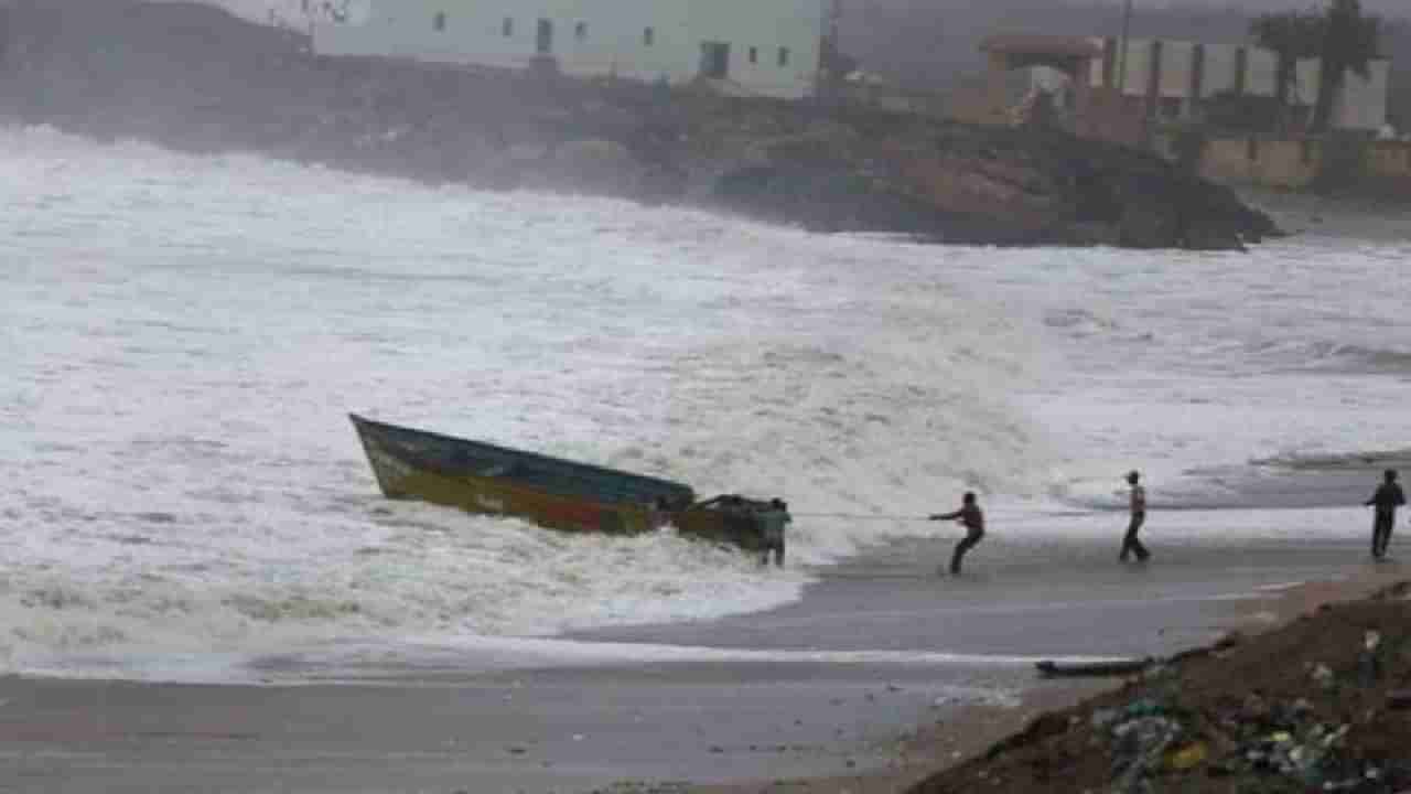 Cyclone Shaheen: ಇಂದು ಗುಜರಾತ್​ ಪ್ರವೇಶಿಸಲಿದೆ ಶಾಹೀನ್ ಚಂಡಮಾರುತ; ಪಾಕಿಸ್ತಾನದಲ್ಲಿ ಹೆಚ್ಚಲಿದೆ ಸೈಕ್ಲೋನ್ ಅಬ್ಬರ