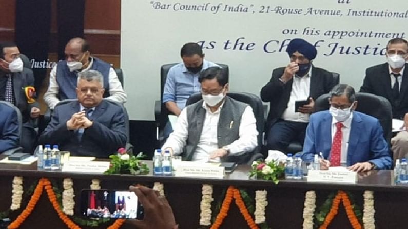 12 ಹೈಕೋರ್ಟ್ಗಳಿಗೆ 68 ನ್ಯಾಯಮೂರ್ತಿಗಳ ನೇಮಕಕ್ಕೆ ಕಾನೂನು ಸಚಿವರಿಗೆ ಸುಪ್ರೀಂ ಕೋರ್ಟ್ ಮುಖ್ಯ ನ್ಯಾಯಮೂರ್ತಿ ಮನವಿ 12 ಹೈಕೋರ್ಟ್ಗಳಿಗೆ 68 ನ್ಯಾಯಮೂರ್ತಿಗಳ ನೇಮಕಕ್ಕೆ ಕಾನೂನು ಸಚಿವರಿಗೆ ಸುಪ್ರೀಂ ಕೋರ್ಟ್ ಮುಖ್ಯ ನ್ಯಾಯಮೂರ್ತಿ ಮನವಿ