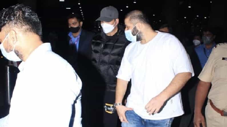 Akshay Kumar: ಅಕ್ಷಯ್ ಕುಮಾರ್ ತಾಯಿಯ ಸ್ಥಿತಿ ಗಂಭೀರ; ಇಂಗ್ಲೆಂಡ್​ನಿಂದ ಶೂಟಿಂಗ್ ಬಿಟ್ಟು ಬಂದ ನಟ