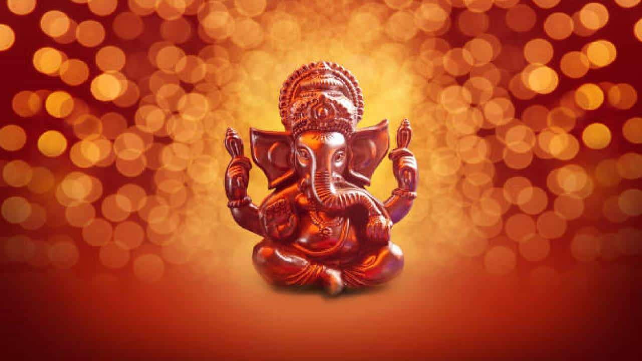 Ganesh Chaturthi 2021: ಎಲ್ಲ ದೇವರಿಗಿಂತ ಮೊದಲು ಗಣಪತಿಗೇ ಪೂಜೆ ಸಲ್ಲಿಸುವುದೇಕೆ? Ganesh Chaturthi 2021: ಎಲ್ಲ ದೇವರಿಗಿಂತ ಮೊದಲು ಗಣಪತಿಗೇ ಪೂಜೆ ಸಲ್ಲಿಸುವುದೇಕೆ?