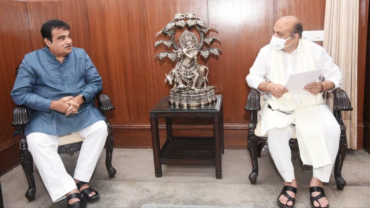ಶಿರಾಡಿ ಘಾಟ್ನಲ್ಲಿ ಚತುಷ್ಪಥ ರಸ್ತೆ ನಿರ್ಮಾಣಕ್ಕೆ ಮೊದಲ ಆದ್ಯತೆ: ದೆಹಲಿಯಲ್ಲಿ ಬಸವರಾಜ ಬೊಮ್ಮಾಯಿ ಹೇಳಿಕೆ ಶಿರಾಡಿ ಘಾಟ್ನಲ್ಲಿ ಚತುಷ್ಪಥ ರಸ್ತೆ ನಿರ್ಮಾಣಕ್ಕೆ ಮೊದಲ ಆದ್ಯತೆ: ದೆಹಲಿಯಲ್ಲಿ ಬಸವರಾಜ ಬೊಮ್ಮಾಯಿ ಹೇಳಿಕೆ