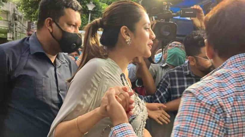 ಹೆರಿಗೆ ಆಗಿ ತಿಂಗಳಾಗುವ ಮೊದಲೇ ಕೆಲಸಕ್ಕೆ ಹಾಜರಾದ ಎಂಪಿ ನುಸ್ರತ್ ಜಹಾನ್; ಮಗುವಿನ ತಂದೆ ಬಗ್ಗೆ ಮಾತನಾಡಿದ ನಟಿ