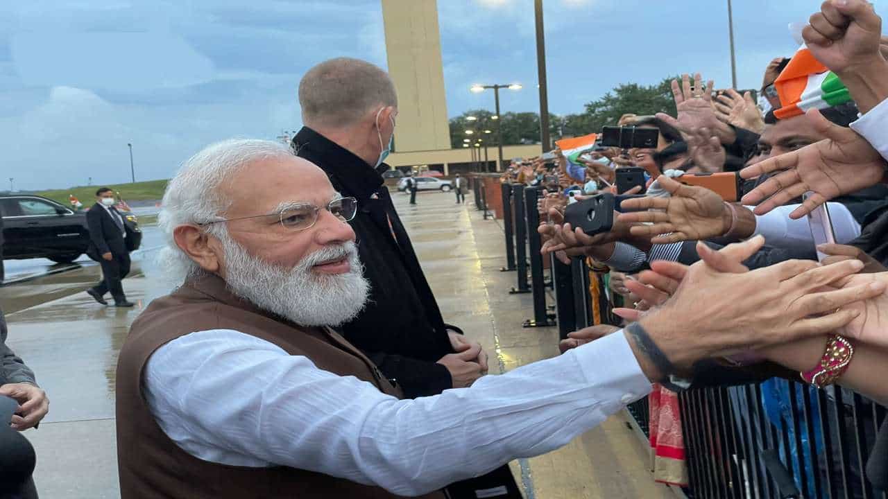 Narendra Modi US visit: ಪ್ರಧಾನಿ ಮೋದಿ ವಾಷಿಂಗ್ಟನ್ ಭೇಟಿ: ಯಾವುದೇ ಗ್ಯಾಪ್ ಇಲ್ಲದೆ ಜನರೊಂದಿಗೆ ಮುಕ್ತವಾಗಿ ಬೆರೆತರು Narendra Modi US visit: ಪ್ರಧಾನಿ ಮೋದಿ ವಾಷಿಂಗ್ಟನ್ ಭೇಟಿ: ಯಾವುದೇ ಗ್ಯಾಪ್ ಇಲ್ಲದೆ ಜನರೊಂದಿಗೆ ಮುಕ್ತವಾಗಿ ಬೆರೆತರು