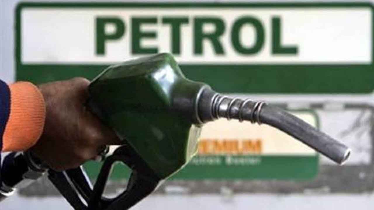 Petrol Price Today: ಒಂದು ದಿನದ ವಿರಾಮದ ಬಳಿಕ ಮತ್ತೆ ಪೆಟ್ರೋಲ್, ಡೀಸೆಲ್ ಬೆಲೆ ಏರಿಕೆ! Petrol Price Today: ಒಂದು ದಿನದ ವಿರಾಮದ ಬಳಿಕ ಮತ್ತೆ ಪೆಟ್ರೋಲ್, ಡೀಸೆಲ್ ಬೆಲೆ ಏರಿಕೆ!
