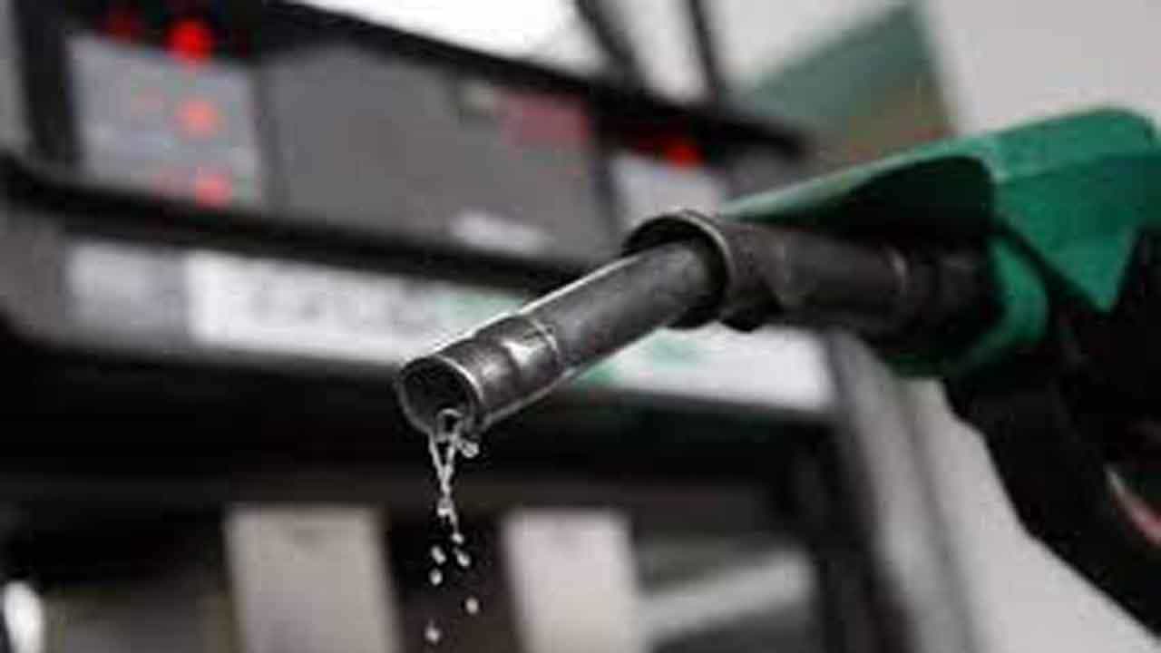 Petrol Price Today: ಸತತ ನಾಲ್ಕು ದಿನಗಳಿಂದ ಏರುತ್ತಲೇ ಇದೆ ಪೆಟ್ರೋಲ್, ಡೀಸೆಲ್ ದರ! Petrol Price Today: ಸತತ ನಾಲ್ಕು ದಿನಗಳಿಂದ ಏರುತ್ತಲೇ ಇದೆ ಪೆಟ್ರೋಲ್, ಡೀಸೆಲ್ ದರ!