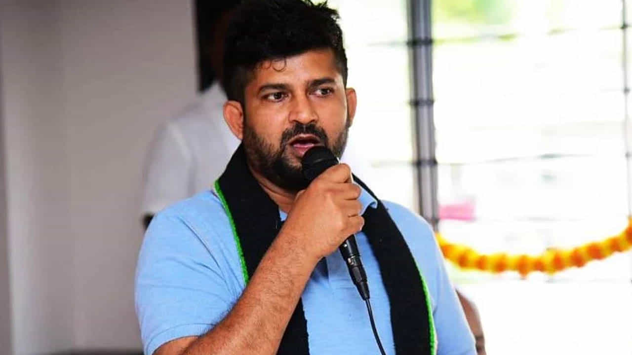 ಸಿಎಂ ಬೊಮ್ಮಾಯಿ ಜತೆ ಫೋನ್ ಮೂಲಕ ಚರ್ಚಿಸಿದೆ; ನಂಜನಗೂಡು ದಂಡಾಧಿಕಾರಿ ವಿರುದ್ಧ ಕ್ರಮಕ್ಕೆ ಮನವಿ ಮಾಡಿರುವೆ: ಸಂಸದ ಪ್ರತಾಪ್ ಸಿಎಂ ಬೊಮ್ಮಾಯಿ ಜತೆ ಫೋನ್ ಮೂಲಕ ಚರ್ಚಿಸಿದೆ; ನಂಜನಗೂಡು ದಂಡಾಧಿಕಾರಿ ವಿರುದ್ಧ ಕ್ರಮಕ್ಕೆ ಮನವಿ ಮಾಡಿರುವೆ: ಸಂಸದ ಪ್ರತಾಪ್