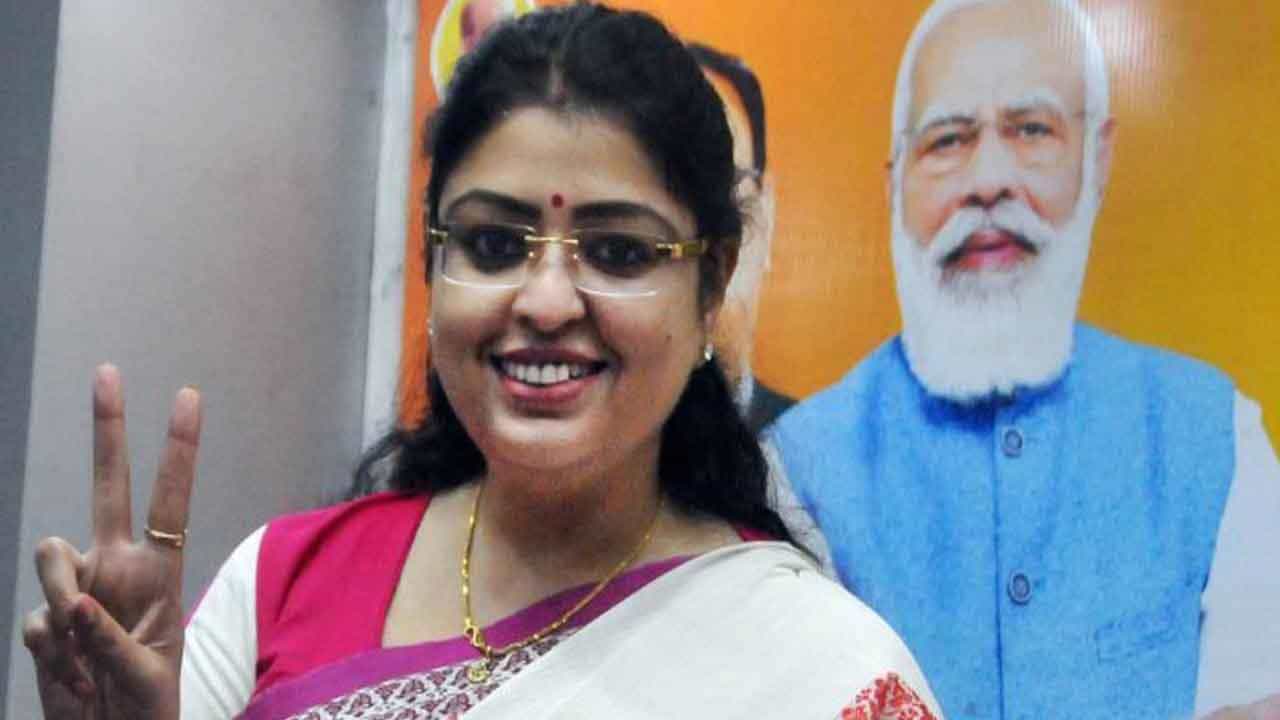 Bhabanipur bypoll ಕೊವಿಡ್ ನಿಯಮ ಉಲ್ಲಂಘನೆ: ಭವಾನಿಪುರ ಬಿಜೆಪಿ ಅಭ್ಯರ್ಥಿ ಪ್ರಿಯಾಂಕಾ ಟಿಬರೆವಾಲ್​​ಗೆ ಚುನಾವಣಾ ಆಯೋಗ ನೋಟಿಸ್