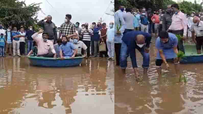 ಕೆರೆಯಂತಾದ ಅಂಜನಾಪುರ ಮುಖ್ಯರಸ್ತೆಯಲ್ಲಿ ತೆಪ್ಪ ಬಿಟ್ಟು ಪ್ರತಿಭಟನೆ! ಕೆಸರು ಗದ್ದೆಯಲ್ಲಿ ನಾಟಿ ಮಾಡುತ್ತಿರುವ ಸ್ಥಳೀಯರು