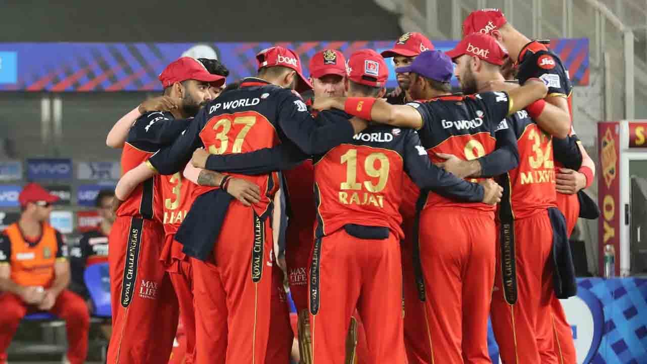 IPL 2021, KKR vs RCB: ಕೆಕೆಆರ್ ವಿರುದ್ಧದ ಪಂದ್ಯಕ್ಕೆ ಕೊಹ್ಲಿಯ ಮಾಸ್ಟರ್ ಪ್ಲಾನ್: ಇಲ್ಲಿದೆ ನೋಡಿ ಸಂಭಾವ್ಯ ಪ್ಲೇಯಿಂಗ್ XI IPL 2021, KKR vs RCB: ಕೆಕೆಆರ್ ವಿರುದ್ಧದ ಪಂದ್ಯಕ್ಕೆ ಕೊಹ್ಲಿಯ ಮಾಸ್ಟರ್ ಪ್ಲಾನ್: ಇಲ್ಲಿದೆ ನೋಡಿ ಸಂಭಾವ್ಯ ಪ್ಲೇಯಿಂಗ್ XI