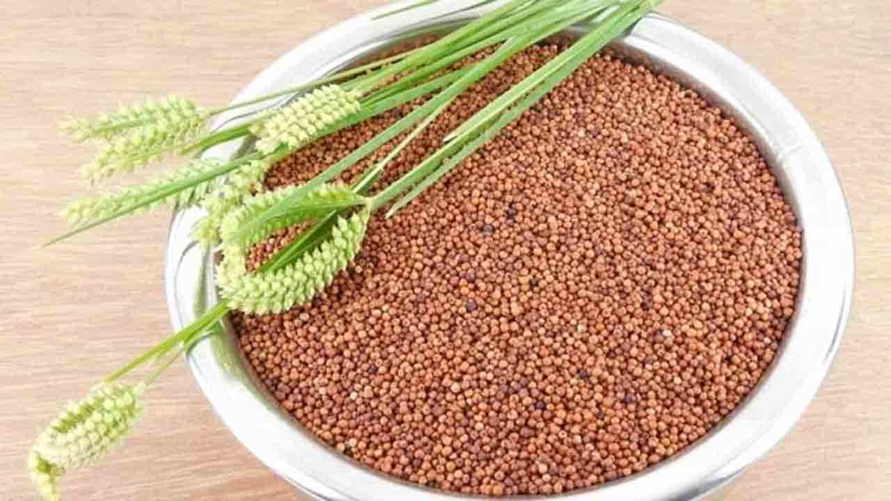 Health Tips: ನಿಮ್ಮ ದೇಹದಲ್ಲಿ ಕ್ಯಾಲ್ಸಿಯಂ ಕೊರತೆ ನೀಗಿಸಲು ರಾಗಿಯಿಂದ ತಯಾರಿಸಿದ ಆಹಾರ ಪದಾರ್ಥಗಳು ಸಹಾಯಕ Health Tips: ನಿಮ್ಮ ದೇಹದಲ್ಲಿ ಕ್ಯಾಲ್ಸಿಯಂ ಕೊರತೆ ನೀಗಿಸಲು ರಾಗಿಯಿಂದ ತಯಾರಿಸಿದ ಆಹಾರ ಪದಾರ್ಥಗಳು ಸಹಾಯಕ