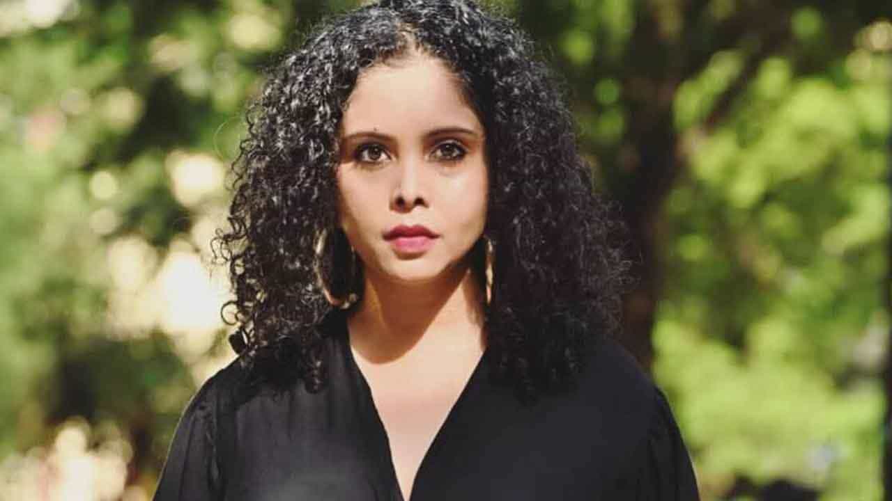 Rana Ayyub ಕೊವಿಡ್ ಮತ್ತು ಪ್ರವಾಹ ಸಂತ್ರಸ್ತರ ಪರಿಹಾರ ನಿಧಿ ದುರುಪಯೋಗ ಆರೋಪ: ಪತ್ರಕರ್ತೆ ರಾಣಾ ಅಯ್ಯೂಬ್ ವಿರುದ್ಧ ಪ್ರಕರಣ ದಾಖಲು Rana Ayyub ಕೊವಿಡ್ ಮತ್ತು ಪ್ರವಾಹ ಸಂತ್ರಸ್ತರ ಪರಿಹಾರ ನಿಧಿ ದುರುಪಯೋಗ ಆರೋಪ: ಪತ್ರಕರ್ತೆ ರಾಣಾ ಅಯ್ಯೂಬ್ ವಿರುದ್ಧ ಪ್ರಕರಣ ದಾಖಲು