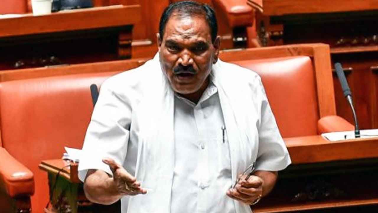 ಕಾಫಿ, ಟೀ ಕುಡಿಯೋಕೆ ಇಲ್ಲಿಗೆ ಬರಬೇಕಾ: ಮಾತನಾಡಲು ಅವಕಾಶ ಕೋರಿದ ಶಿವಲಿಂಗೇಗೌಡ ಕಾಫಿ, ಟೀ ಕುಡಿಯೋಕೆ ಇಲ್ಲಿಗೆ ಬರಬೇಕಾ: ಮಾತನಾಡಲು ಅವಕಾಶ ಕೋರಿದ ಶಿವಲಿಂಗೇಗೌಡ