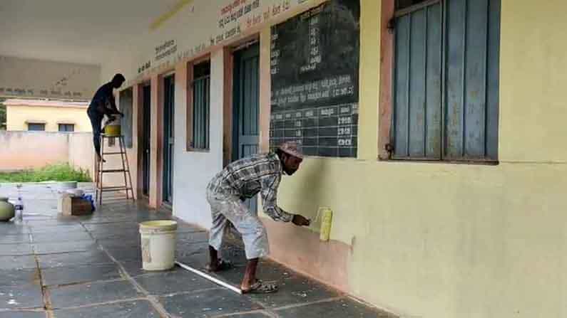 ಸರ್ಕಾರಿ ಶಾಲೆಗೆ ಸುಣ್ಣ-ಬಣ್ಣ ಬಳಿದು, ಮಕ್ಕಳಿಗೆ ಕಲಿಕಾ ಸಾಮಾಗ್ರಿ ವಿತರಿಸಿದ ಆಲ್ ಇಂಡಿಯಾ ಬಾದ್ ಷಾ ಕಿಚ್ಚ ಸುದೀಪ್ ಫ್ಯಾನ್ಸ್ ಅಸೋಸಿಯೇಷನ್