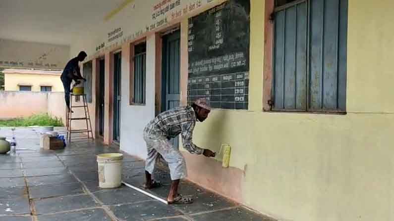 ಸರ್ಕಾರಿ ಶಾಲೆಗೆ ಸುಣ್ಣ-ಬಣ್ಣ ಬಳಿದು, ಮಕ್ಕಳಿಗೆ ಕಲಿಕಾ ಸಾಮಾಗ್ರಿ ವಿತರಿಸಿದ ಆಲ್ ಇಂಡಿಯಾ ಬಾದ್ ಷಾ ಕಿಚ್ಚ ಸುದೀಪ್ ಫ್ಯಾನ್ಸ್ ಅಸೋಸಿಯೇಷನ್