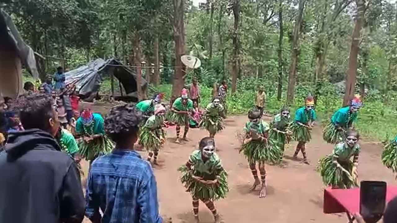 ಕುಣಿದು ಕುಪ್ಪಳಿಸಿದ ಹಾಡಿ ಜನರು; ಸಾಮಾಜಿಕ ಜಾಲತಾಣದಲ್ಲಿ ವಿಡಿಯೋ ವೈರಲ್