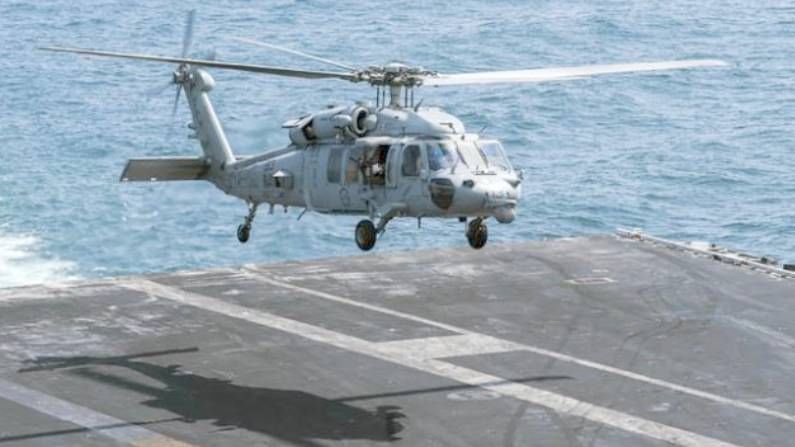 ಯುಎಸ್ ನೌಕಾಪಡೆ ಹೆಲಿಕಾಪ್ಟರ್ ಸಮುದ್ರದಲ್ಲಿ ಪತನ; ಮುಂದುವರಿದ ರಕ್ಷಣಾ ಕಾರ್ಯಾಚರಣೆ ಯುಎಸ್ ನೌಕಾಪಡೆ ಹೆಲಿಕಾಪ್ಟರ್ ಸಮುದ್ರದಲ್ಲಿ ಪತನ; ಮುಂದುವರಿದ ರಕ್ಷಣಾ ಕಾರ್ಯಾಚರಣೆ