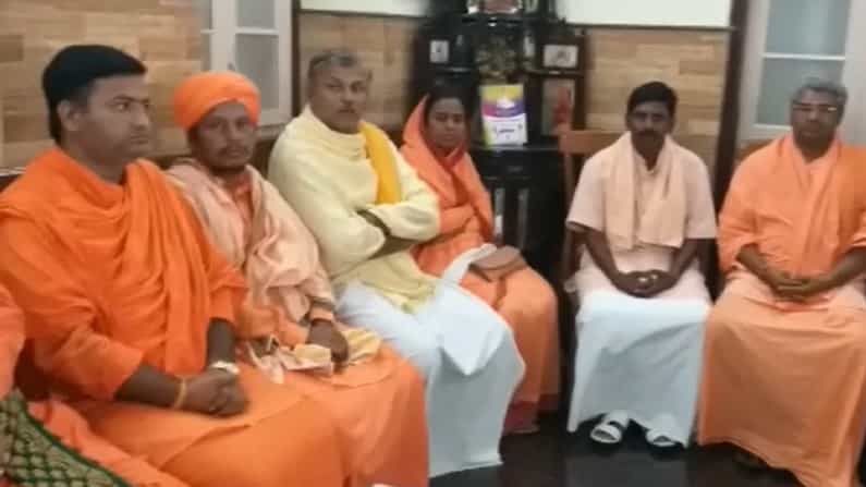 ಪಂಚಮಸಾಲಿ ಸಮಾಜದ 3ನೇ ಪೀಠದ ಕುರಿತು ಸ್ಫೋಟಕ ಹೇಳಿಕೆ ನೀಡಿದ ಮನಗೂಳಿ ಹಿರೇಮಠದ ಸಂಗನ ಬಸವ ಸ್ವಾಮೀಜಿ ಪಂಚಮಸಾಲಿ ಸಮಾಜದ 3ನೇ ಪೀಠದ ಕುರಿತು ಸ್ಫೋಟಕ ಹೇಳಿಕೆ ನೀಡಿದ ಮನಗೂಳಿ ಹಿರೇಮಠದ ಸಂಗನ ಬಸವ ಸ್ವಾಮೀಜಿ