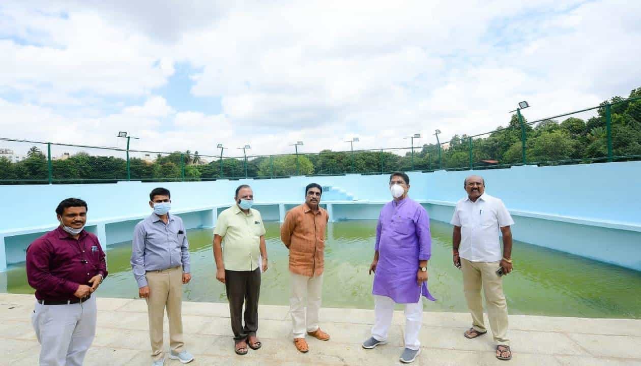 ಬಿಬಿಎಂಪಿ ಕಚೇರಿಯಲ್ಲಿ ಗಣೇಶ ಮೂರ್ತಿ ಸ್ಥಾಪನೆ, ಪಟಾಕಿ ಹೊಡೆದು ಪ್ರತಿಭಟನೆ; ಸಂಜೆಯೊಳಗೆ ಅಂತಿಮ ತೀರ್ಮಾನ ಎಂದ ಸಿಎಂ ಬಿಬಿಎಂಪಿ ಕಚೇರಿಯಲ್ಲಿ ಗಣೇಶ ಮೂರ್ತಿ ಸ್ಥಾಪನೆ, ಪಟಾಕಿ ಹೊಡೆದು ಪ್ರತಿಭಟನೆ; ಸಂಜೆಯೊಳಗೆ ಅಂತಿಮ ತೀರ್ಮಾನ ಎಂದ ಸಿಎಂ