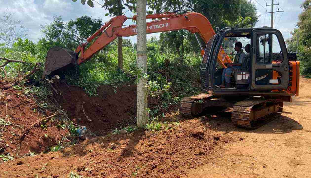 ರಸ್ತೆ ಕಾಮಗಾರಿ ಆರಂಭ; ರಸ್ತೆ ನಿರ್ಮಿಸದೇ ಮದುವೆ ಆಗಲ್ಲ ಎಂದ ಯುವತಿಯ ಛಲಕ್ಕೆ ಸಿಕ್ಕಿತು ಪ್ರತಿಫಲ