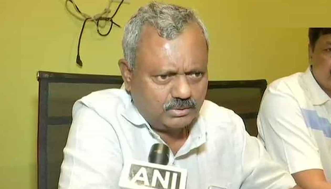 ಸಾಮಾನ್ಯ ಜನರಂತೆಯೇ ಜನಪ್ರತಿನಿಧಿಗಳಿಂದಲೂ ಸಾಲ ವಸೂಲಿ ಮಾಡಲಾಗುವುದು: ಸಚಿವ ಸೋಮಶೇಖರ್ ಸಾಮಾನ್ಯ ಜನರಂತೆಯೇ ಜನಪ್ರತಿನಿಧಿಗಳಿಂದಲೂ ಸಾಲ ವಸೂಲಿ ಮಾಡಲಾಗುವುದು: ಸಚಿವ ಸೋಮಶೇಖರ್