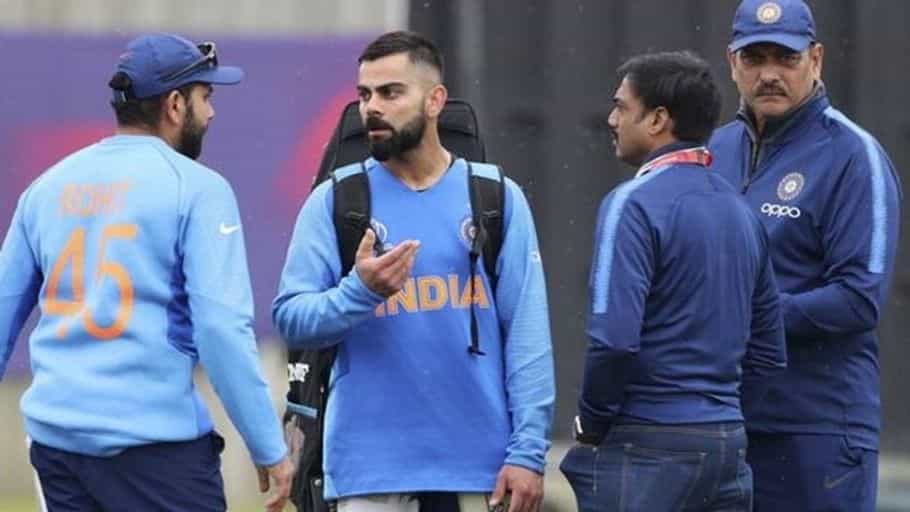 ಫಾರ್ಮ್​ನಲ್ಲಿರದ ಕೊಹ್ಲಿ ಮಾತಿಗೆ ಸೊಪ್ಪು ಹಾಕದ ಆಟಗಾರರು! ವಿರಾಟ್ ವರ್ತನೆಯೇ ನಾಯಕತ್ವಕ್ಕೆ ಮುಳುವಾಯ್ತಾ?