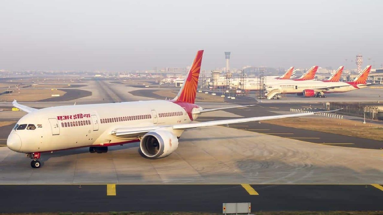 Air India: ಕೇಂದ್ರ ಸಚಿವರಿದ್ದ ಏರ್ ಇಂಡಿಯಾ ವಿಮಾನಕ್ಕೆ ಡಿಕ್ಕಿ ಹೊಡೆದ ಪಕ್ಷಿ; ತಪ್ಪಿದ ಭಾರೀ ದುರಂತ