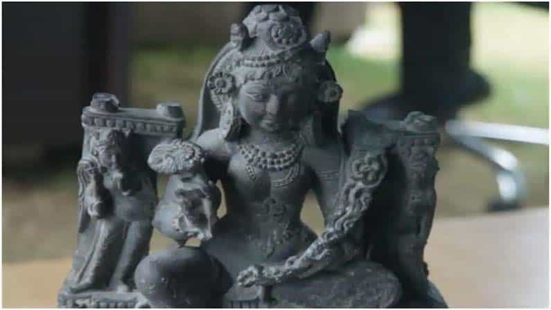 Viral News: ಜಮ್ಮು ಕಾಶ್ಮೀರಲ್ಲಿ 1,200 ವರ್ಷ ಹಳೆಯದಾದ ಕಪ್ಪು ಕಲ್ಲಿನಿಂದ ಕೆತ್ತಿದ ದುರ್ಗಾದೇವಿ ವಿಗ್ರಹ ಪತ್ತೆ Viral News: ಜಮ್ಮು ಕಾಶ್ಮೀರಲ್ಲಿ 1,200 ವರ್ಷ ಹಳೆಯದಾದ ಕಪ್ಪು ಕಲ್ಲಿನಿಂದ ಕೆತ್ತಿದ ದುರ್ಗಾದೇವಿ ವಿಗ್ರಹ ಪತ್ತೆ